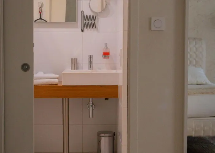 Maison Marie Barrault בית הארחה 4*